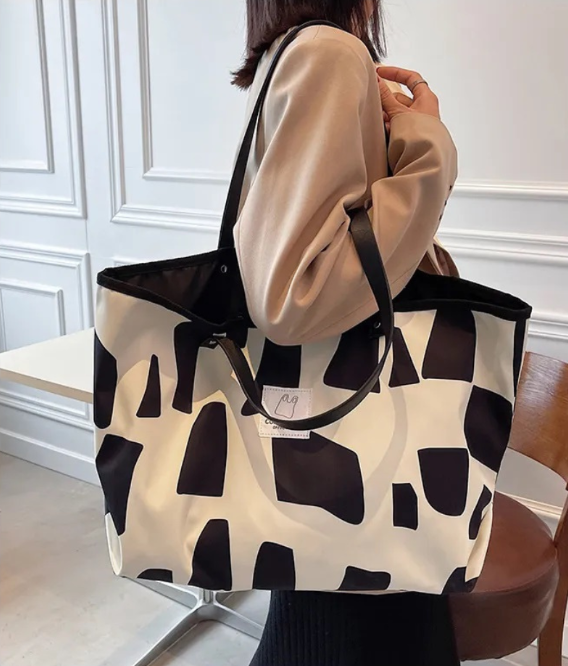 Bolso Cartera Con Broche Blanco Y Negro